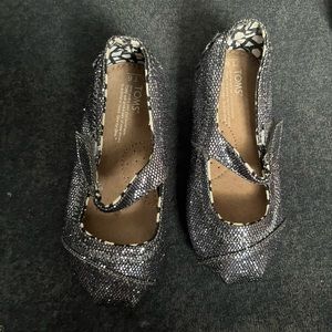 Brand new Girls Toms size 6T